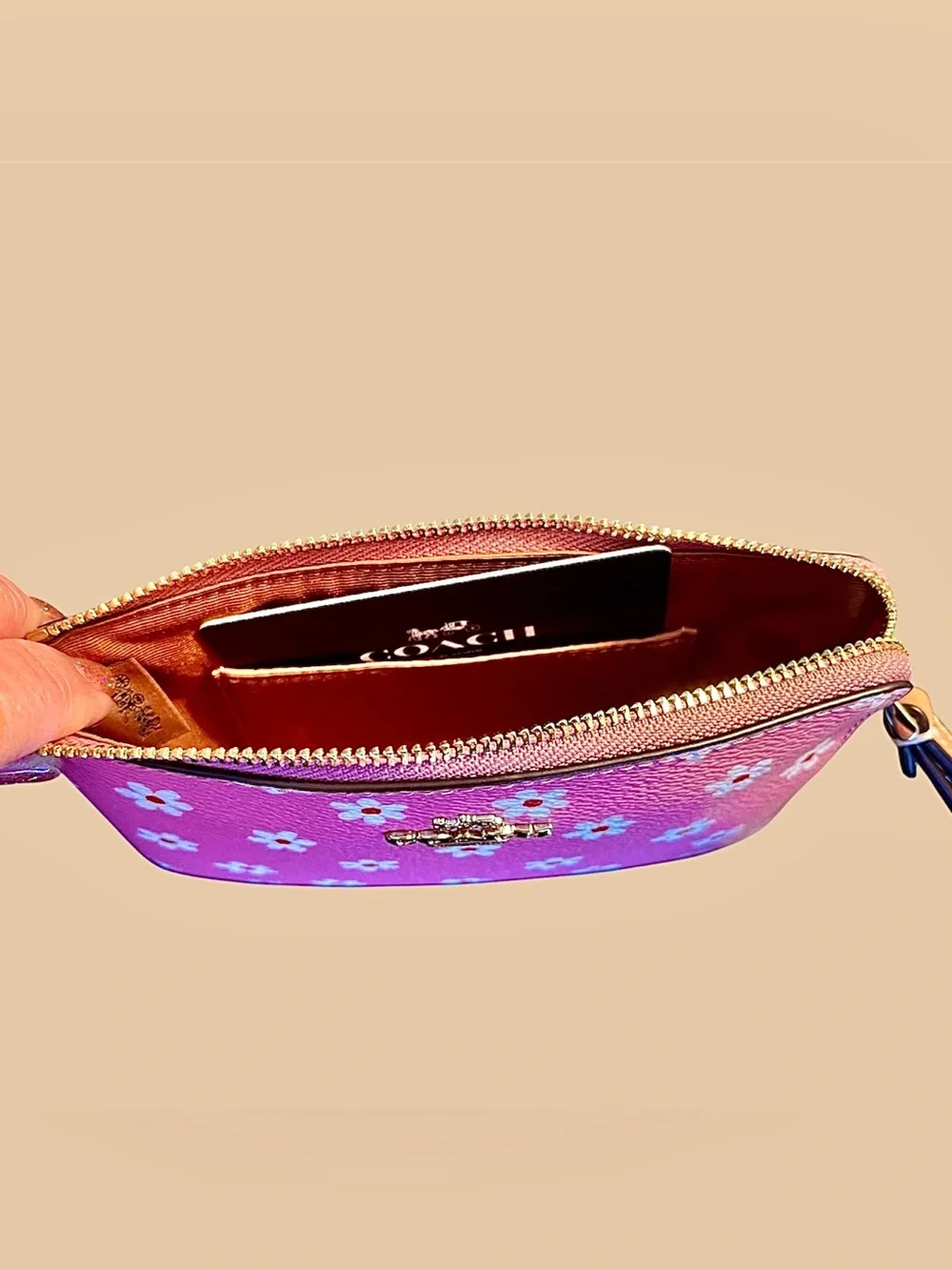 Coach NEW Wristlet Pink w/white Floral Gold Hrdw/pinmounted Logo